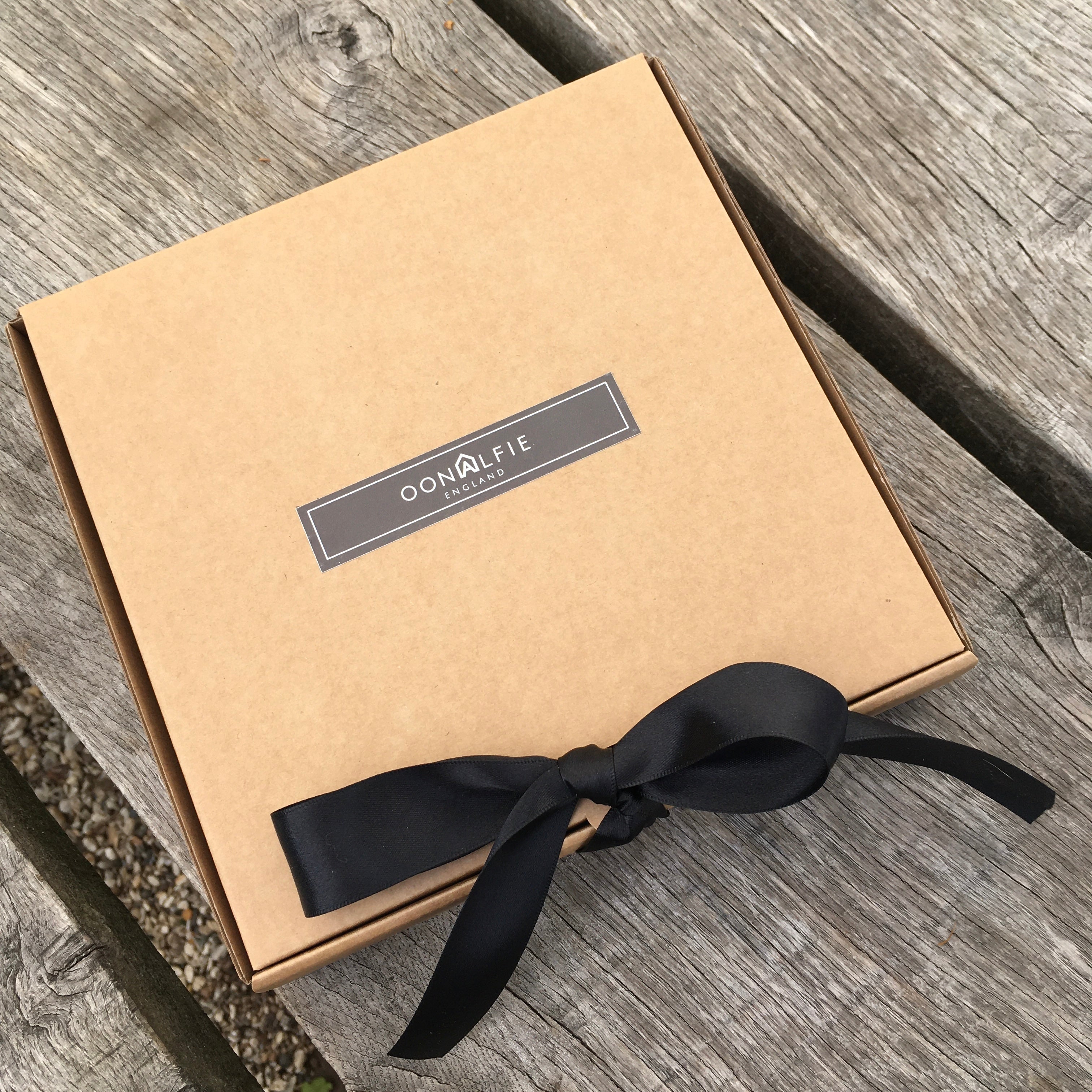 Bahamas small rope collar in luxury gift box with black ribbon on wooden surface