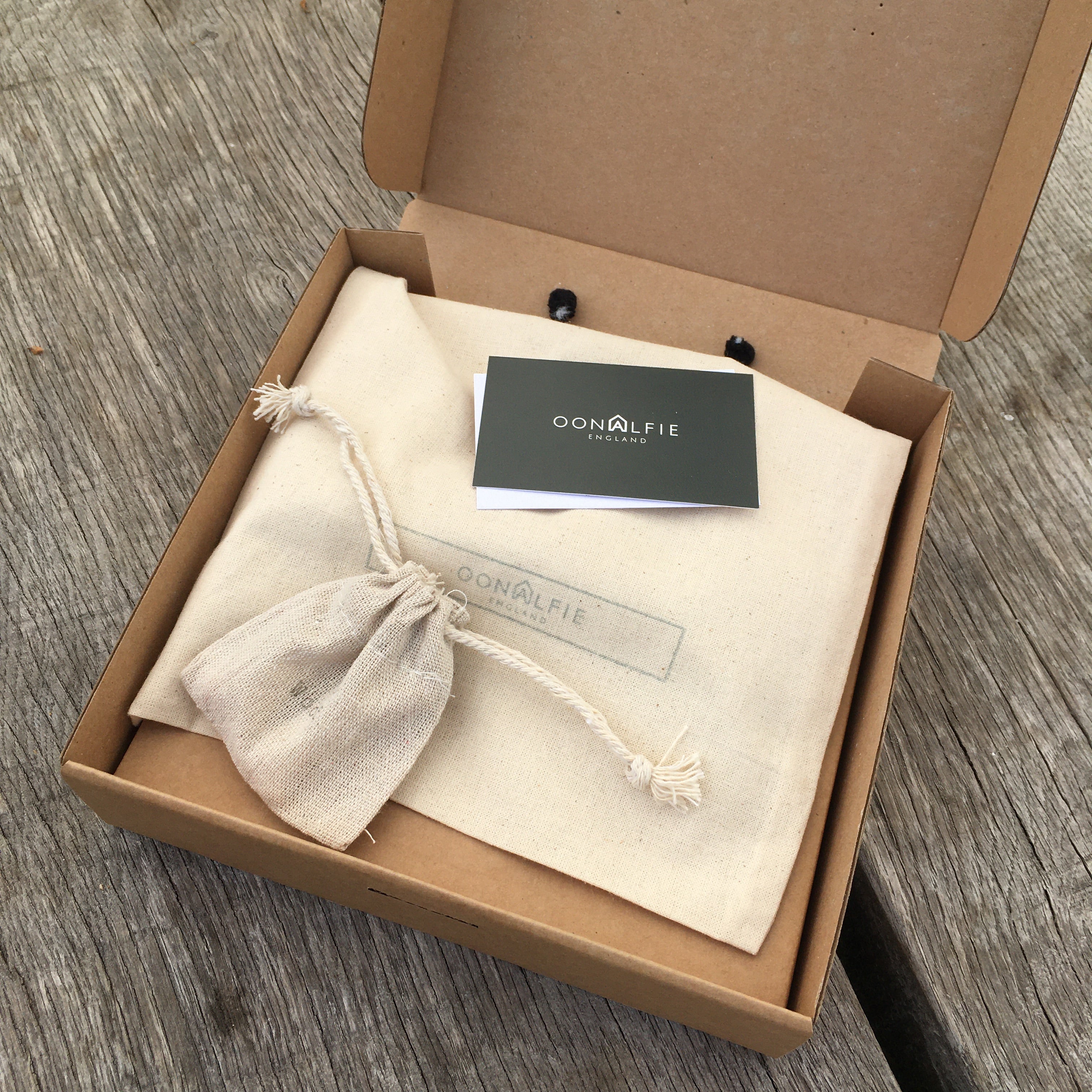Oonalfie Sandringham collar in eco-friendly packaging with drawstring pouch and card