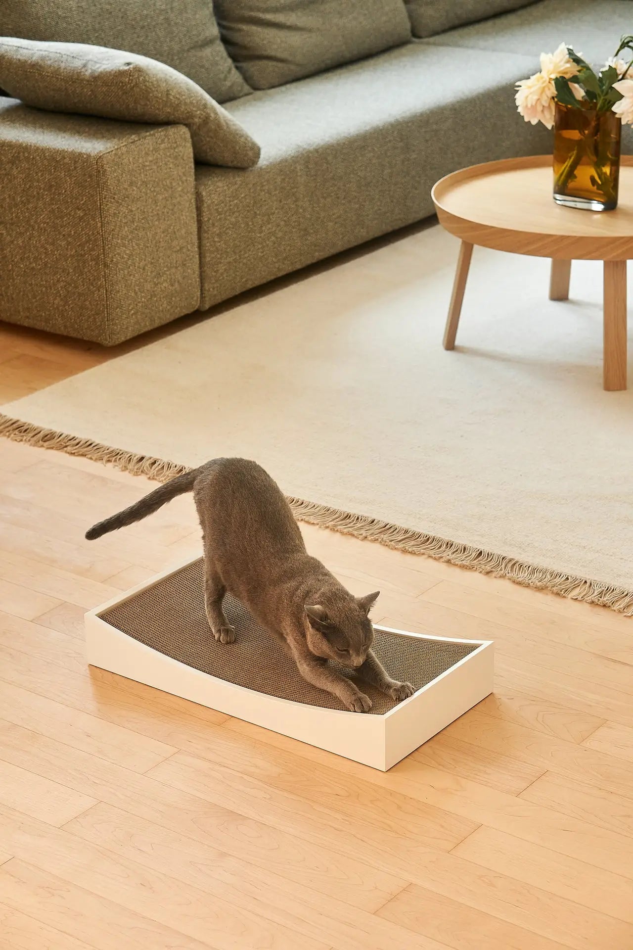 MiaCara Gratta oak wood cat scratching board - detail view