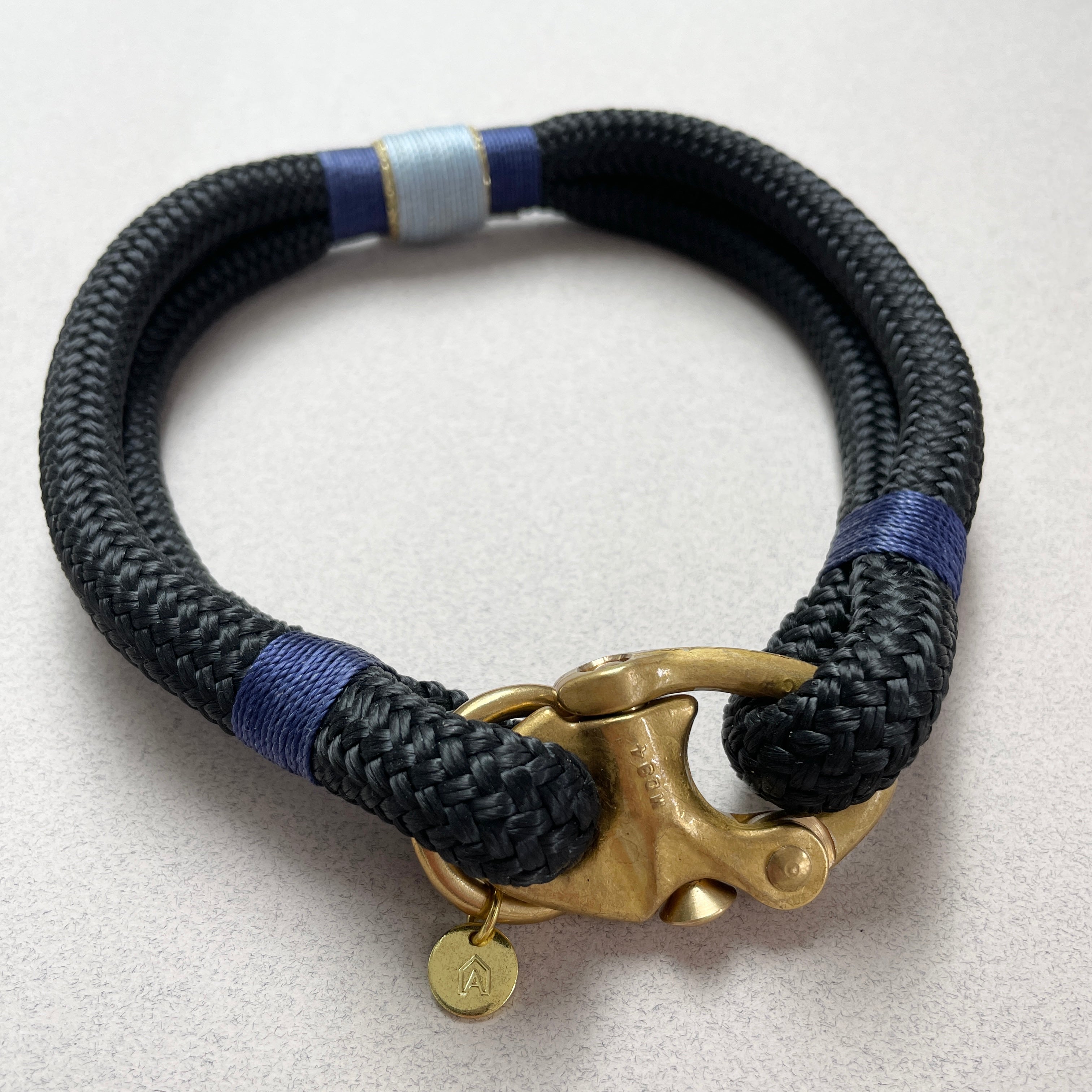 Oonalfie Cretan Adventure small collar in eco-friendly packaging