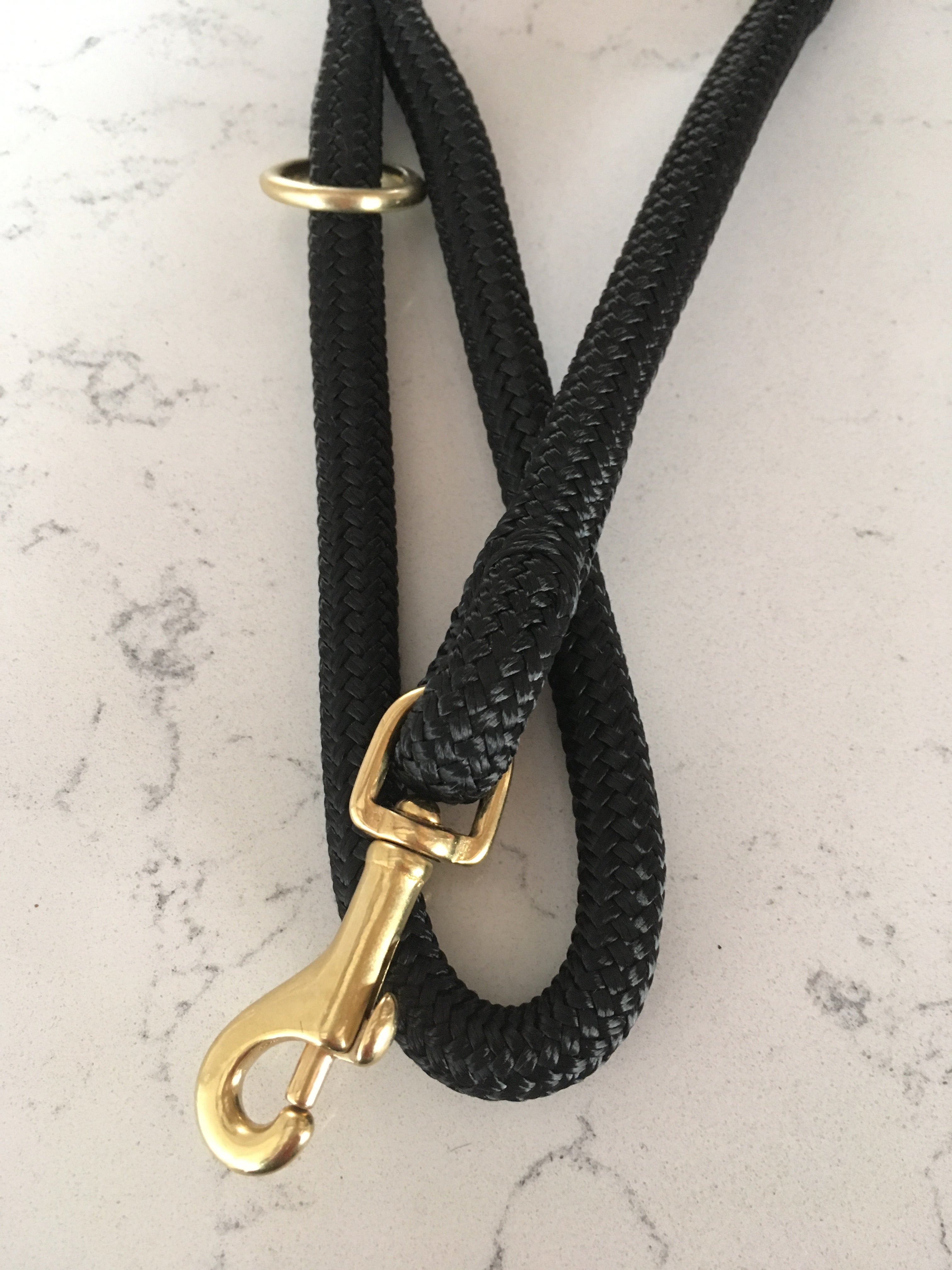 Classic rope dog lead by Oonalfie showing marine-grade rope construction and colour detail
