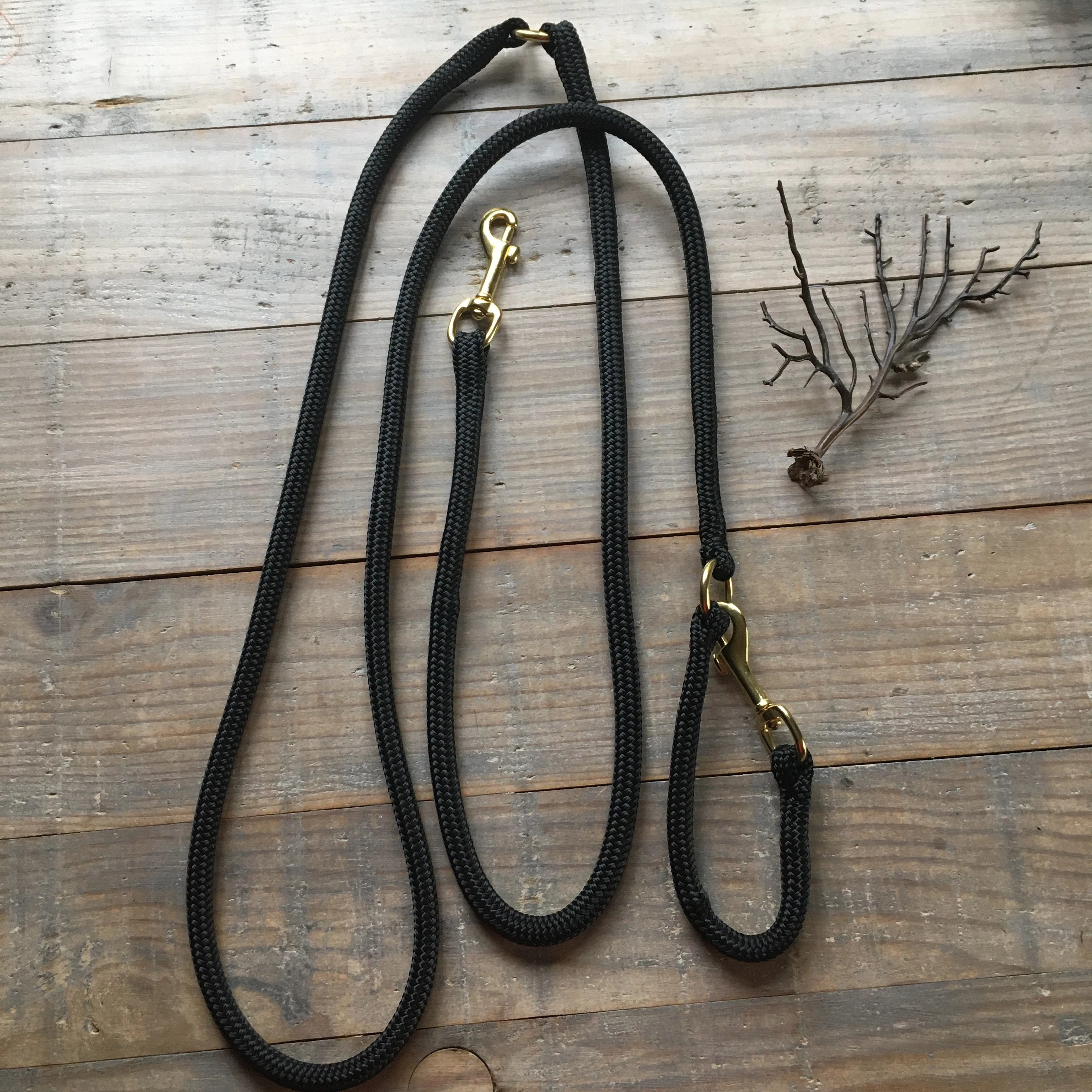 Oonalfie multiway training lead with versatile clip positions for hands-free walking