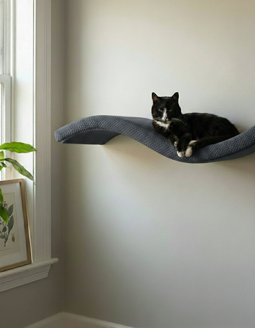 Cat Wall Shelf - The Wave with Dark Grey DOT cushion